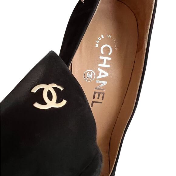 Chanel Black Interlocking CC Logo Suede Pumps, US6/IT36 - Picture 8 of 16